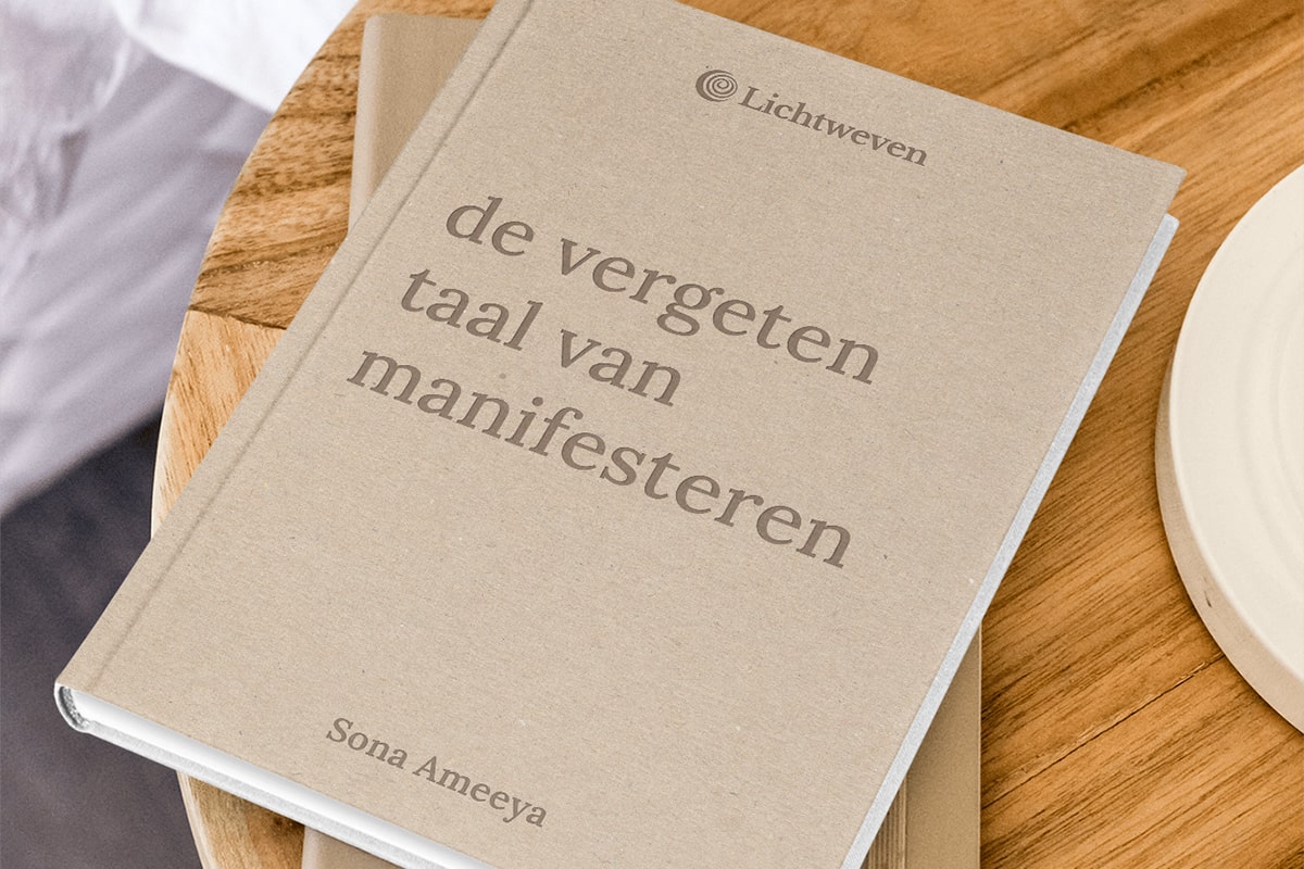 Ebook Lichtweven - De vergeten taal van manifesteren Liggend